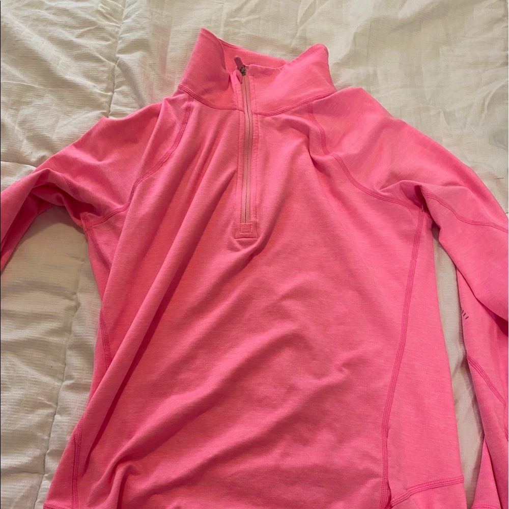 Women’s athletic long sleeve top